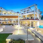Aelia Apartment